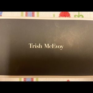 BRAND NEW Trish McEvoy portable beauty voyager